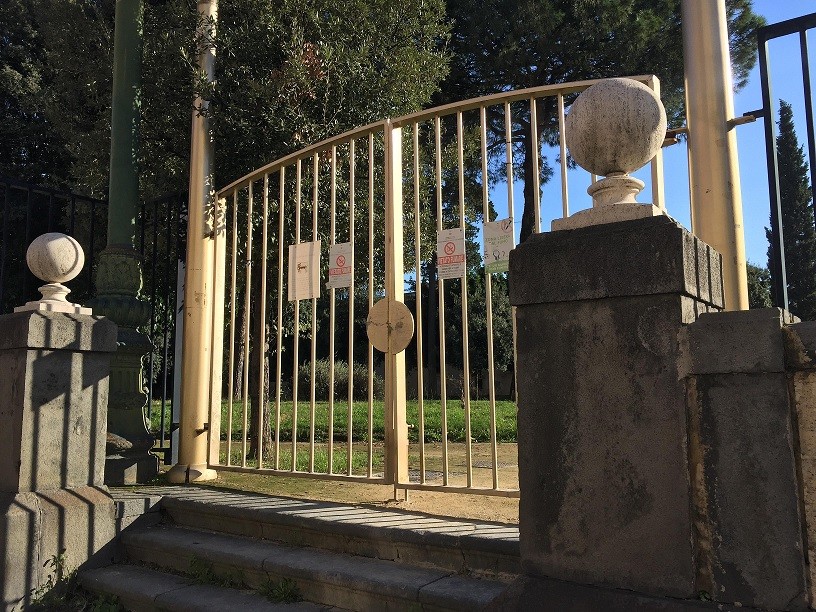 Covid in Campania, prorogate le chiusure di piazze e parchi