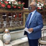 Aldo Bova consegna l’olio per la lampada di San Gennaro