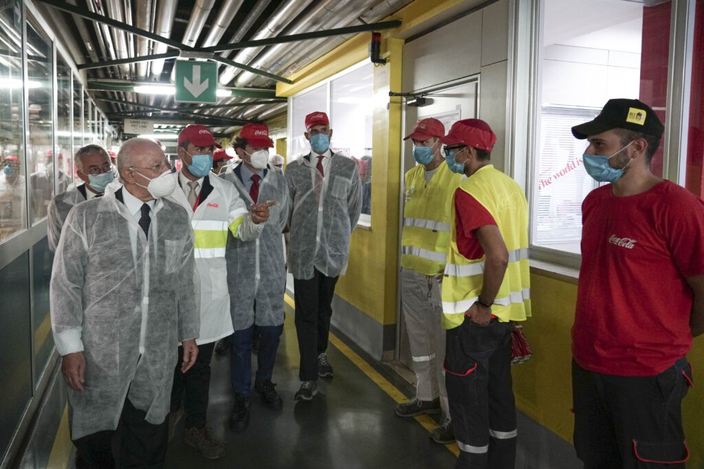 Vincenzo De Luca a Marcianise visita il polo industriale di Coca-Cola HBC Italia Vincenzo De Luca a Marcianise visita il polo industriale di Coca-Cola HBC Italia