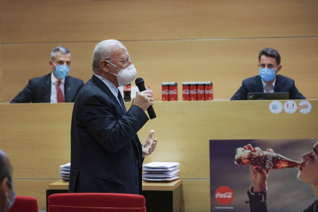 Vincenzo De Luca a Marcianise visita il polo industriale di Coca-Cola HBC Italia Vincenzo De Luca a Marcianise visita il polo industriale di Coca-Cola HBC Italia