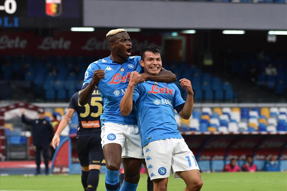 Festa del gol al San Paolo: 6-0 al Genoa. Infortunio per Insigne Festa del gol al San Paolo: 6-0 al Genoa. Infortunio per Insigne
