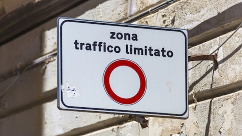 Napoli, sanzioni elevate nelle aree trasformate da ZTL a pedonali temporanee: definite le soluzioni