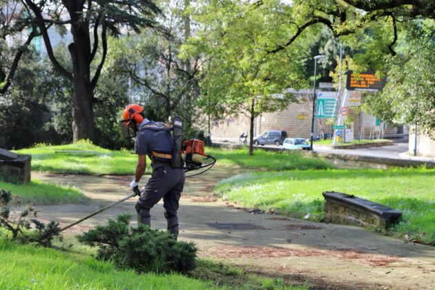 Sessanta volontari ripuliscono il Tondo di Capodimonte: raccolti 150 sacchi