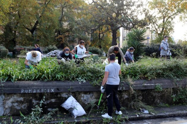 Sessanta volontari ripuliscono il Tondo di Capodimonte: raccolti 150 sacchi
