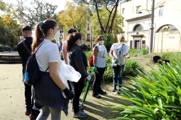 Sessanta volontari ripuliscono il Tondo di Capodimonte: raccolti 150 sacchi