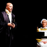 Al Teatro Cortese torna Tradimenti con La Costruzione di Russo. Secondo appuntamento con le sei infedeltà in forma teatrale del commediografo napoletano.