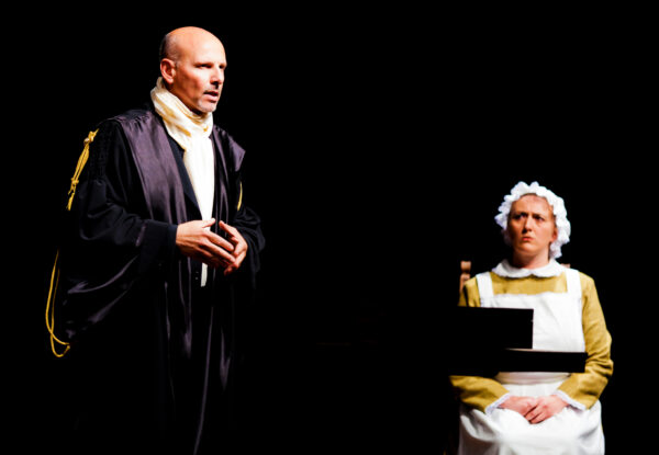 Al Teatro Cortese torna Tradimenti con La Costruzione di Russo. Secondo appuntamento con le sei infedeltà in forma teatrale del commediografo napoletano.