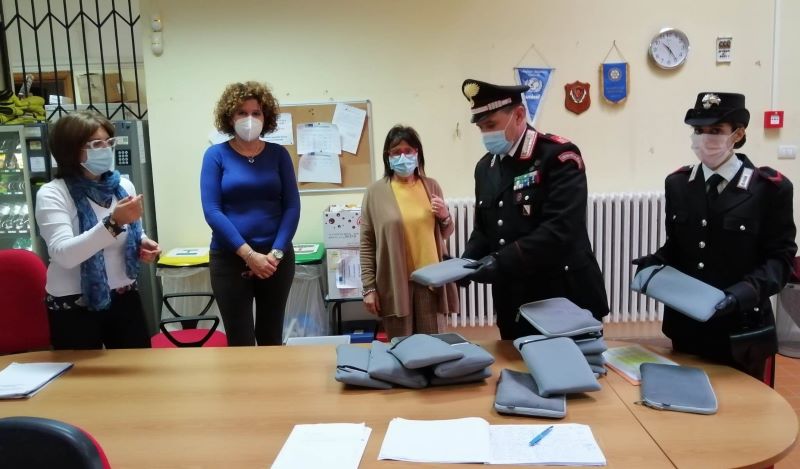 Benevento, didattica a distanza: Carabinieri consegnano 40 tablet