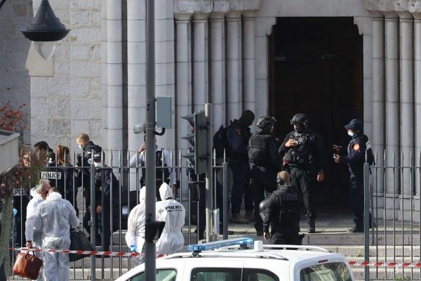 Nizza, attacco terroristico alla chiesa di Notre Dame: tre morti