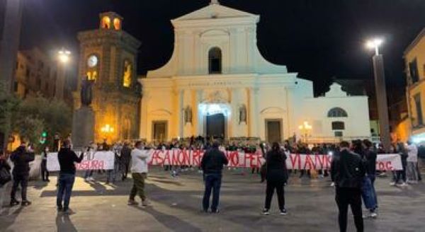 Lockdown e coprifuoco in Campania: proteste in numerose città