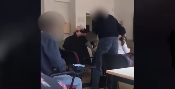 Teggiano, docente schiaffeggia alunno senza mascherina