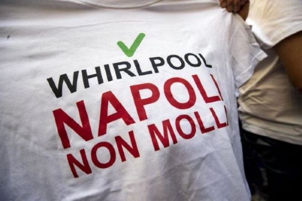 Whirlpool Napoli, stop licenziamenti fino al 15 ottobre