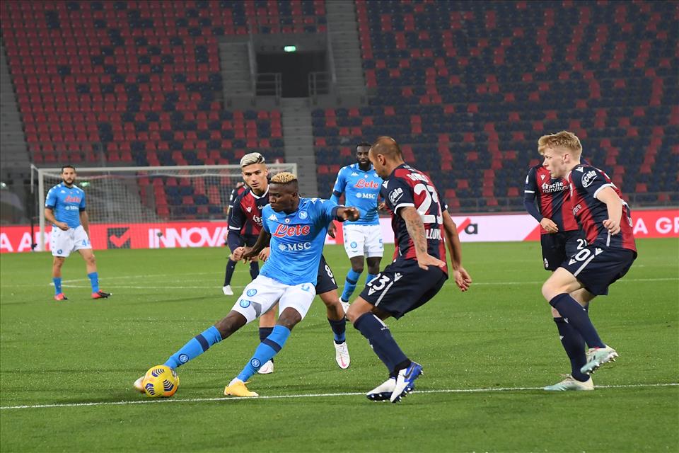 Il Calcio Napoli vince al dall'Ara. Decide il gol di Osimhen