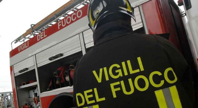 Villaricca, a fuoco un appartamento: morto il cane