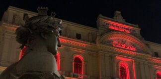 Violenza sulle donne: la Camera di Commercio di Napoli si colora di rosso