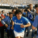 Morte di Maradona, il dolore composto di Napoli: tifosi al San Paolo (VIDEO)