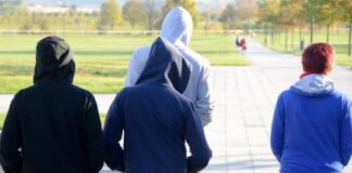 Allarme covid a Giugliano: coprifuoco alle 18 per i minori