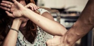 Afragola, ha maltrattato le figlie per dodici anni: arrestato un 43enne