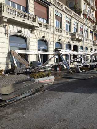 Maltempo a Napoli: riaperta via Partenope dopo la terribile mareggiata (GALLERY)