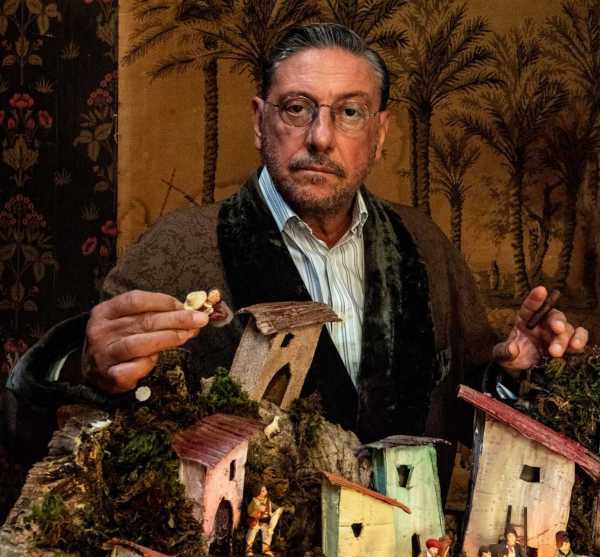 “Natale in casa Cupiello” diventa film su Rai Uno e conquista tra 5.6 milioni di telespettatori per uno share al 23.9%.