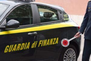 Benevento: maxi sequestro maglie contraffatte della nazionale