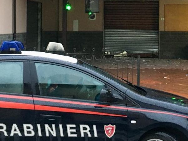 Santa Lucia di Serino, bomba carta esplode davanti a un bar: l’ombra del racket