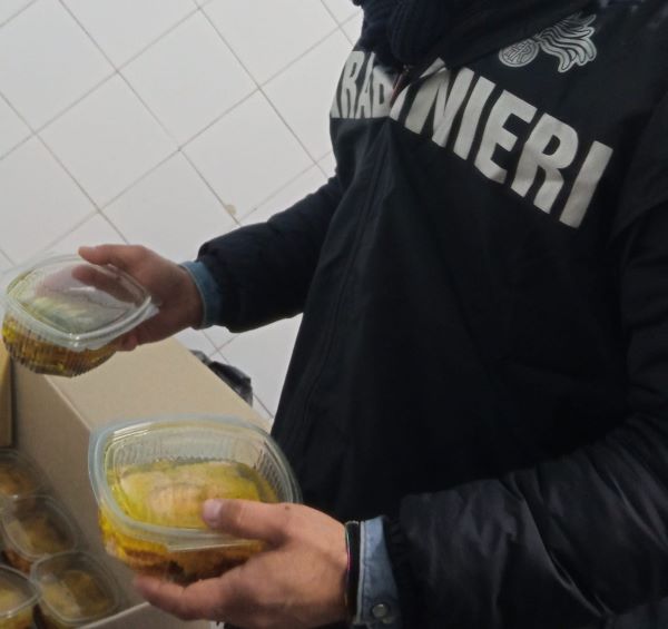 Benevento: Carabinieri sequestrano 400 kg di prodotti alimentari natalizi