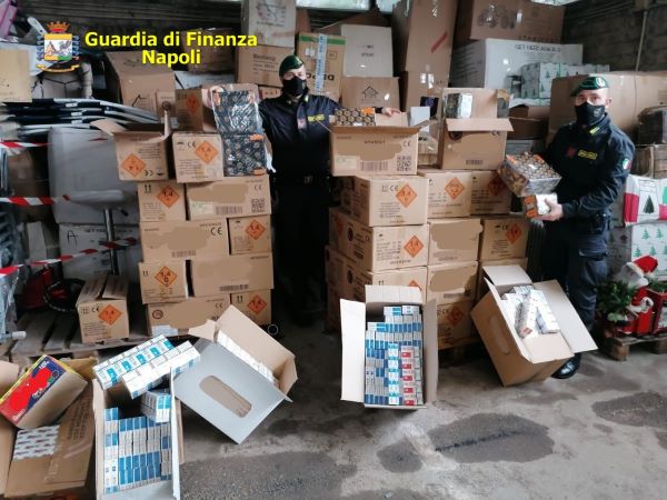 Afragola, sequestrati 800 kg di botti illegali: arrestato un 44enne