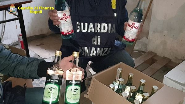 San Giuseppe Vesuviano, maxi-sequestro di champagne, olio e alcool contraffatti: 2 denunce