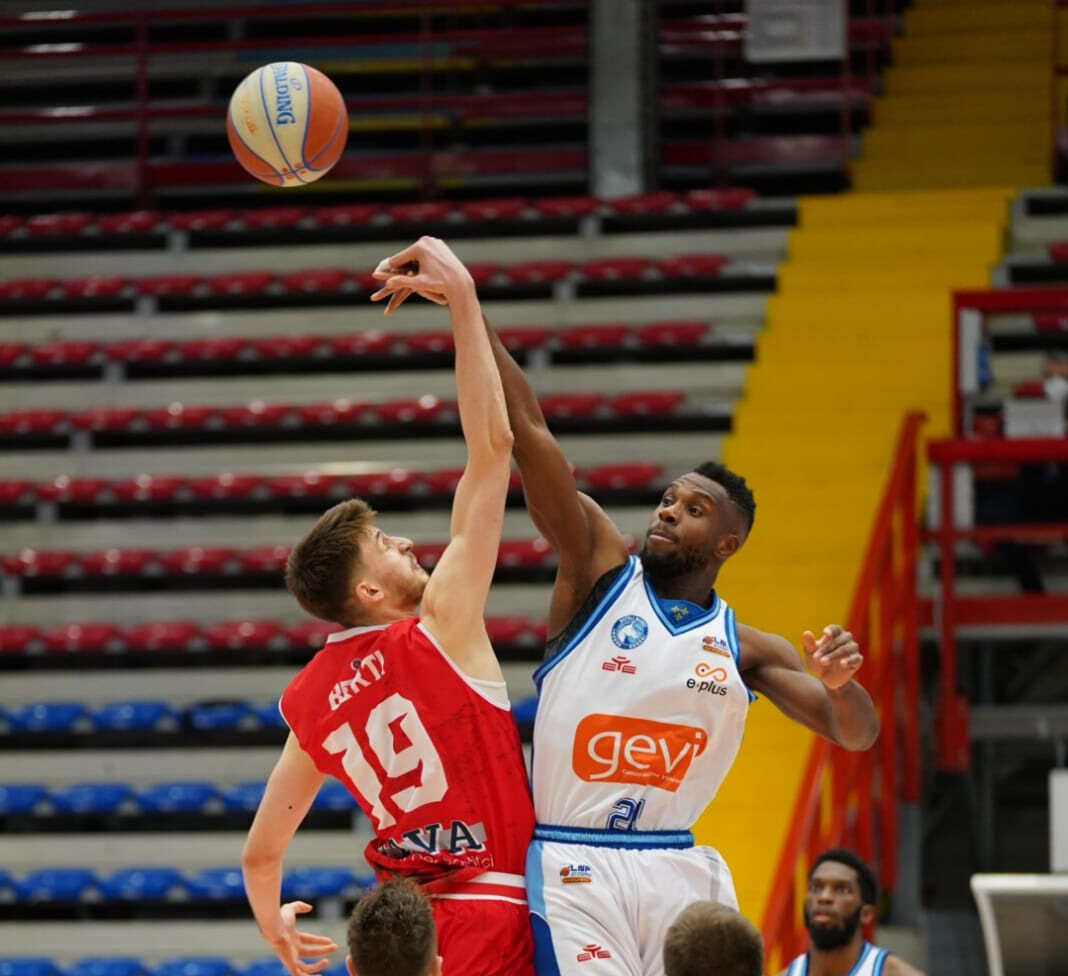 Vittoria Gevi Napoli Basket-Tramec Cento 79-59