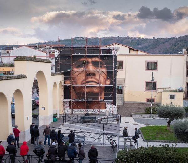 Jorit: un murale dedicato a Maradona nella città di Quarto