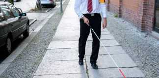 Acerra, non vedente preso di mira da baby gang con pistole