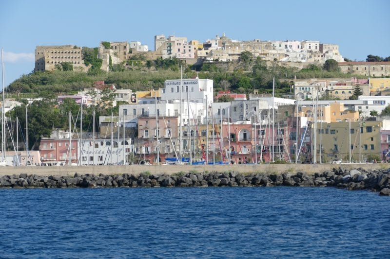Procida Capitale della Cultura 2022, Mimmo Barra: “Un volano per il Golfo di Napoli”
