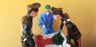 Ospedali Monaldi e Cotugno: Carabinieri donano statua in carta pesta al personale sanitario
