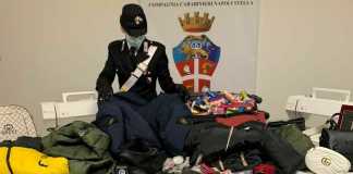 Sequestrato laboratorio di vestiti contraffatti a Napoli