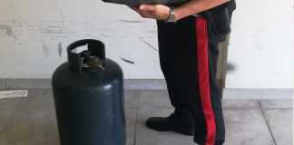 Casandrino, minaccia di far esplodere palazzo con bombola