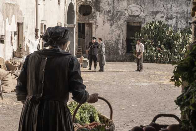 Il Commissario Ricciardi: viaggio nella Campania anni ’30 (GALLERY E VIDEO)