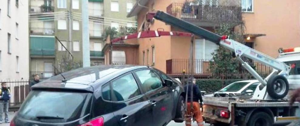 Napoli: servizio di Striscia la notizia sulle difficoltà del carro attrezzi
