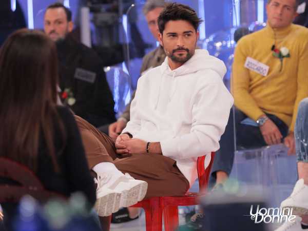 Uomini e Donne: cosa è successo tra Davide Donadei e Chiara Rabbi? Uomini e Donne: cosa è successo tra Davide Donadei e Chiara Rabbi?