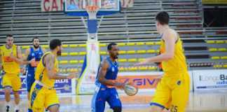 Gevi Napoli, gli azzurri vincono il derby con Scafati: 78-90