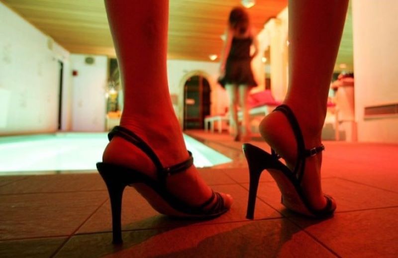 Saviano, centro benessere trasformato in casa di prostituzione: 46enne arrestata