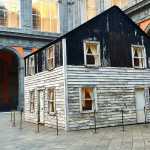 E’ ancora possibile visitare, ad ingresso libero, la casa-simbolo dei diritti umani, dove ha vissuto per molti anni Rosa Parks, nel Cortile d’Onore del Palazzo Reale di Napoli. Il progetto è dell’artista Ryan Mendoza.