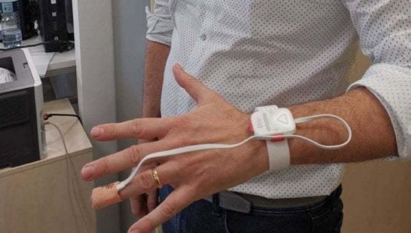 Covid 19 a Napoli: all’ospedale Cotugno pazienti monitorati con un braccialetto
