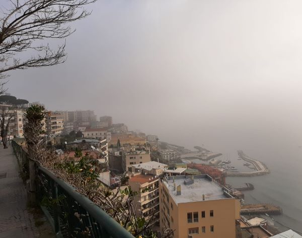 Meteo Napoli, nebbia anche nel fine settimana