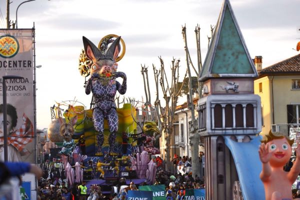 Dall’Irpinia al mondo, la pandemia non ferma il Carnevale: 12 realtà in streaming