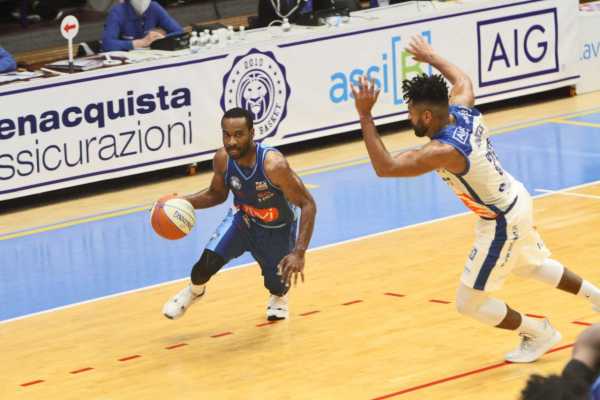 Basket: Quarta vittoria consecutiva per la Gevi Napoli Basket