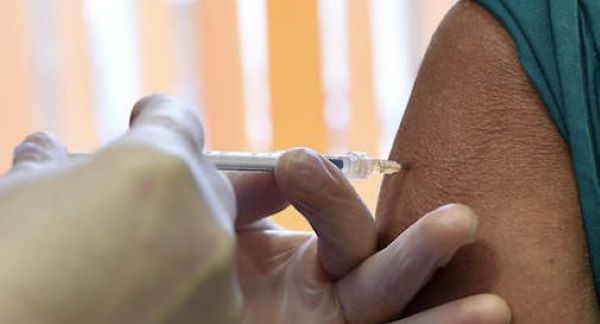 Vaccino Covid in Campania, dosi al 90% dei docenti