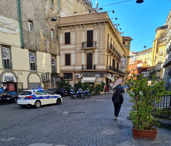 Comune di Napoli: continua l’opera di rimozione degli altarini abusivi