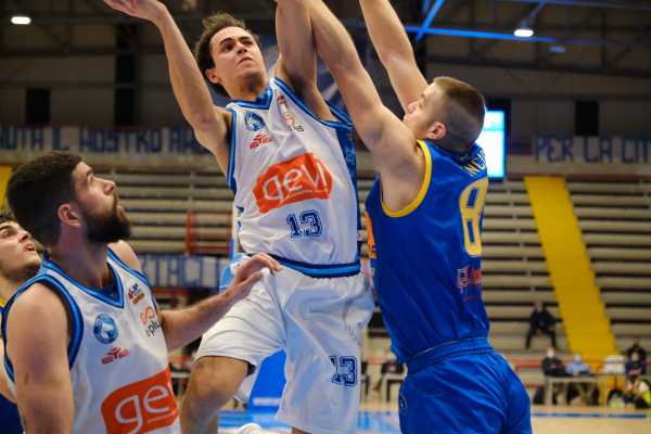 Gevi Napoli Basket vince il derby contro Givova Scafati 78-68