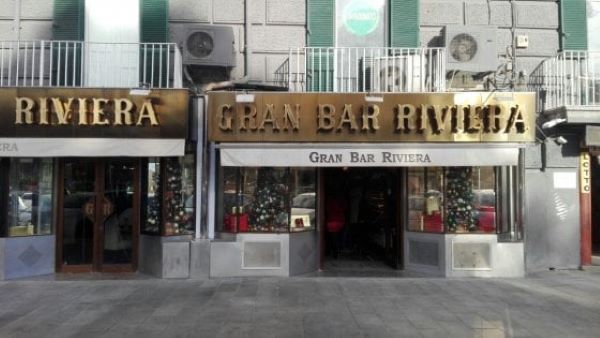 Covid 19 a Napoli, gli effetti della crisi economica: chiude il Gran Bar Riviera
